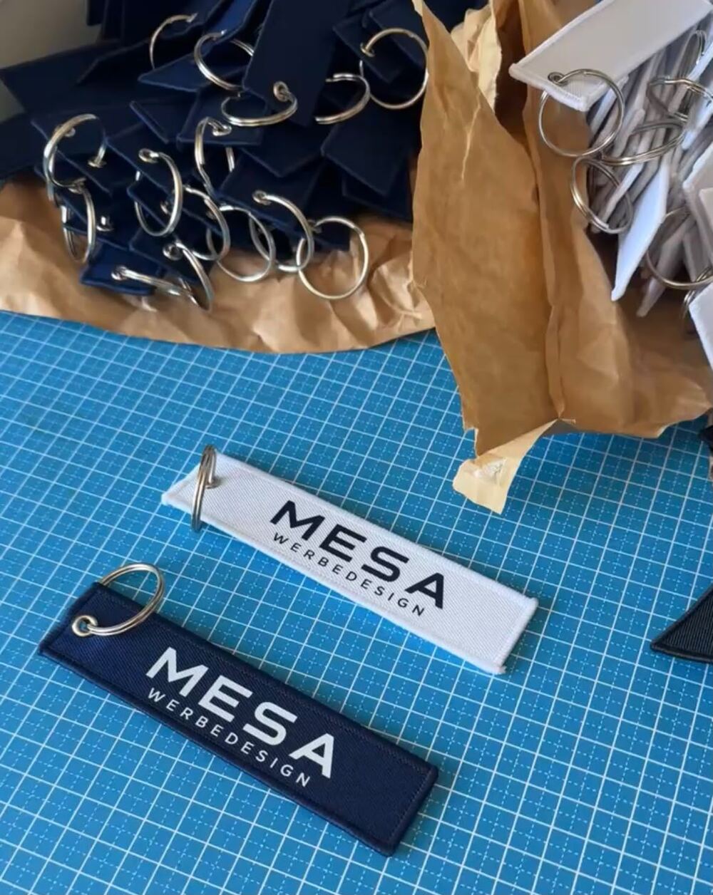 Gewebte Schlüsselanhänger mit MESA Logo